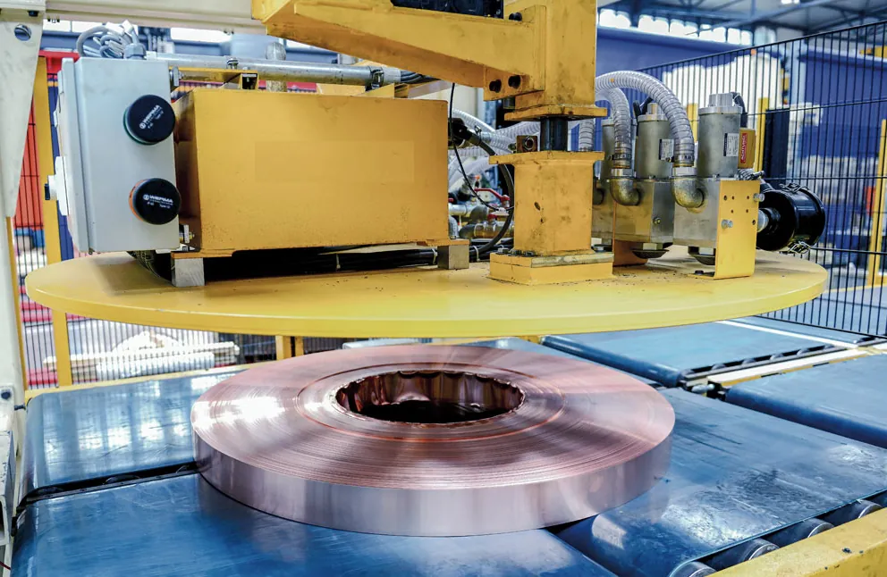 Vacuum coil lifter handling metal coil material