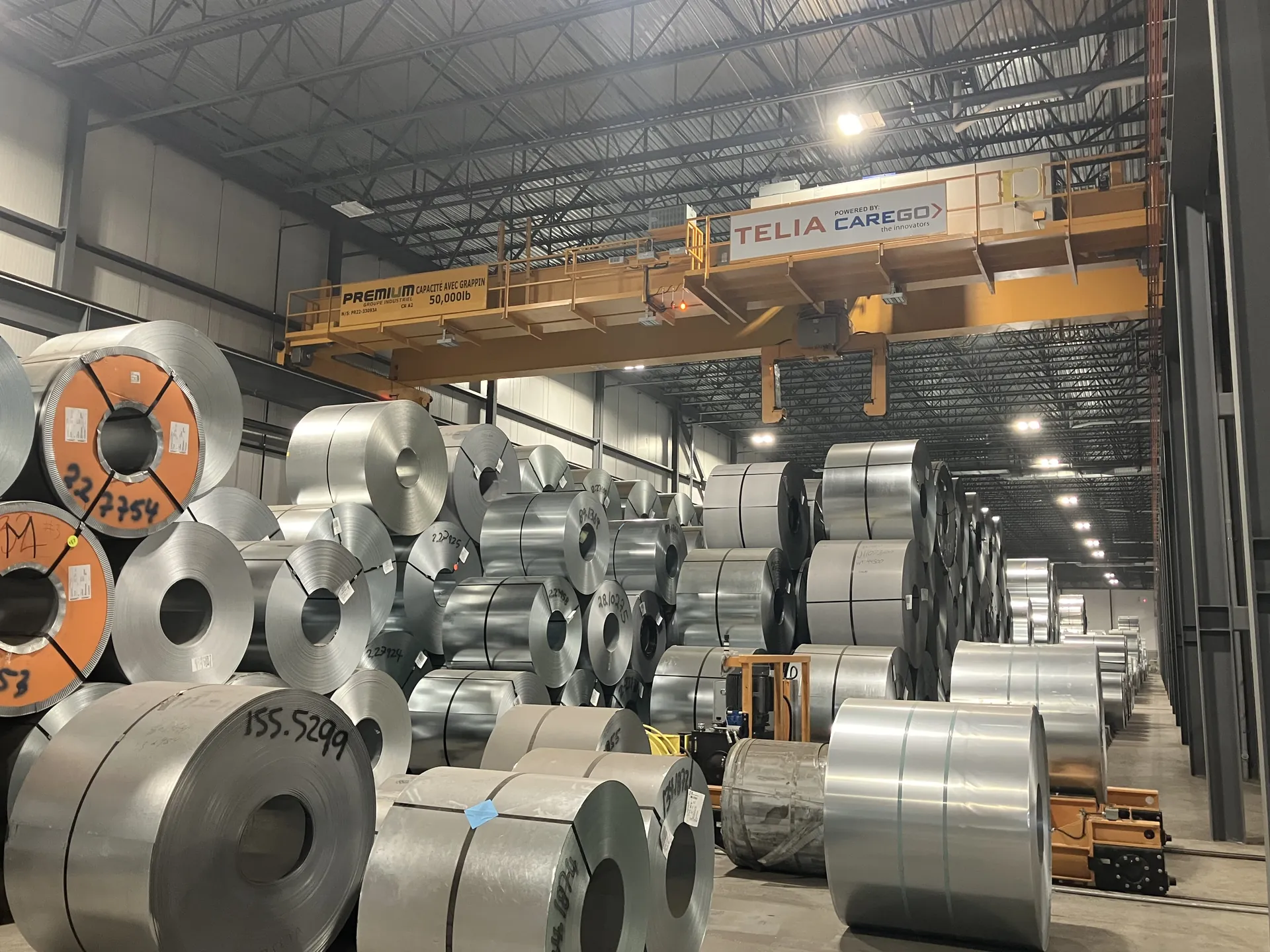 High density coil storage inside a metal service center